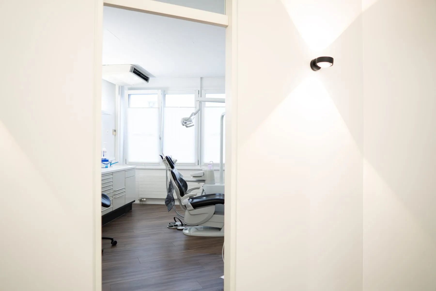 Behandlungszimmer mit Tageslicht