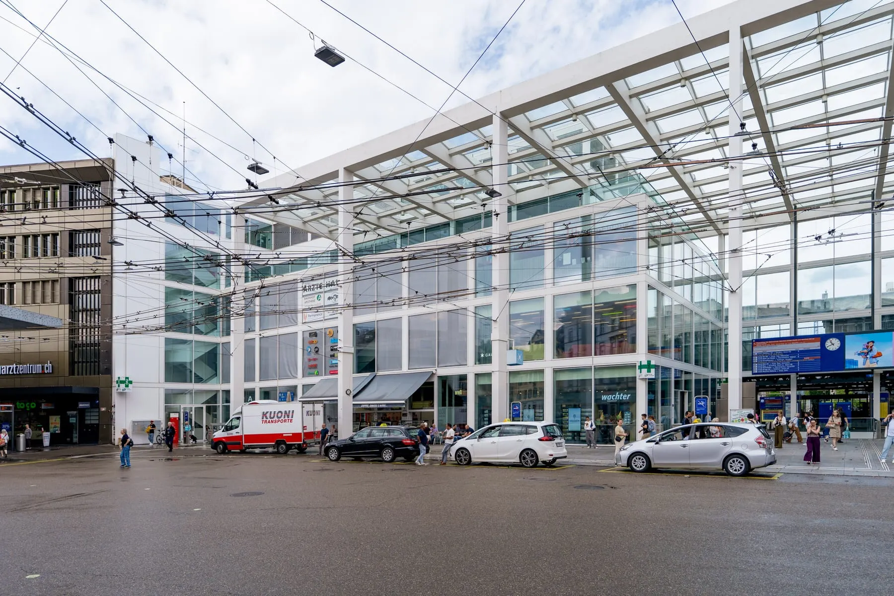 Die verglaste Passage am Bahnhofplatz Winterthur